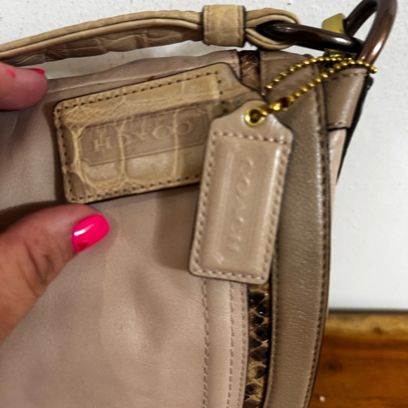 Coach - Picture 4 of 16